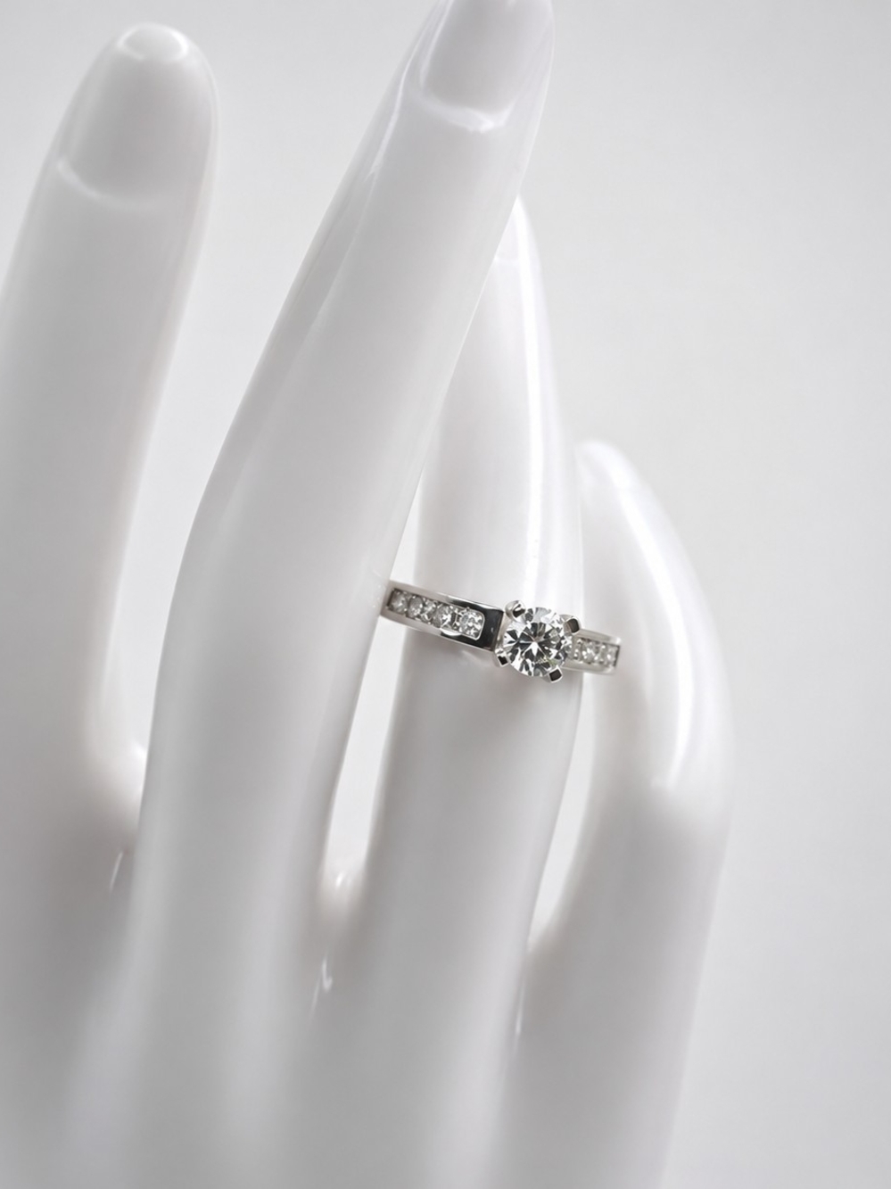925 Sterling Silver Solitaire Ring with Accent Stones